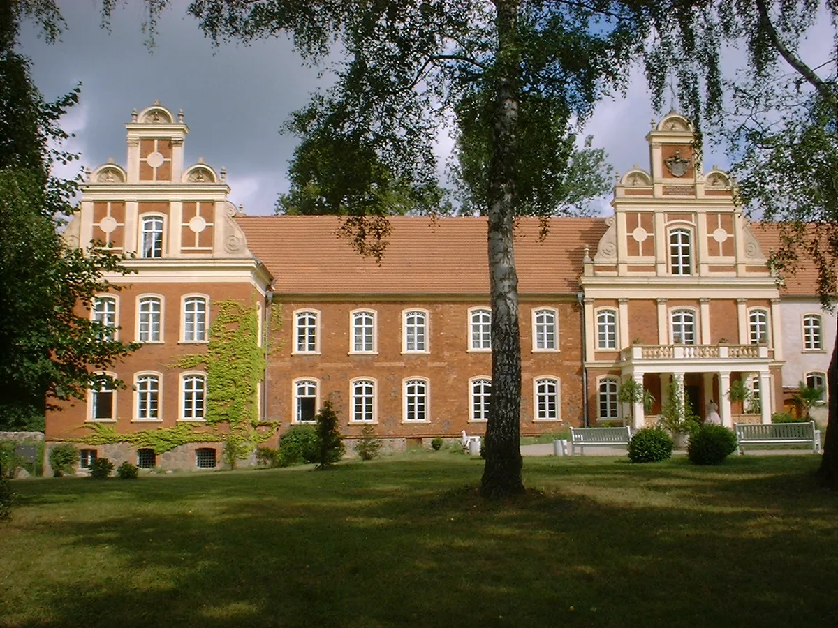 Schloss Meyenburg mit Parkanlage